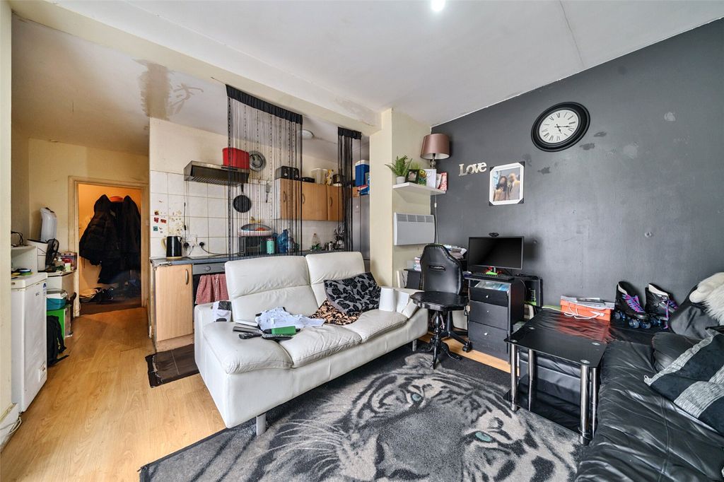 Property photo 3 of 12 Reception