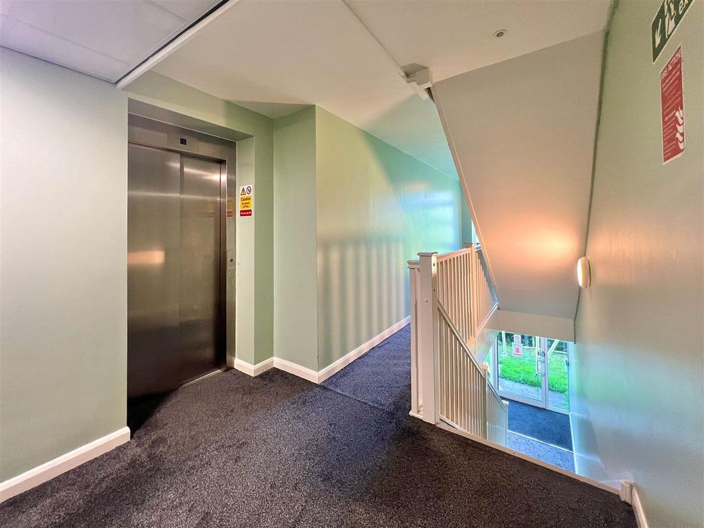 Property photo 3 of 15 Communal Landing And Lift