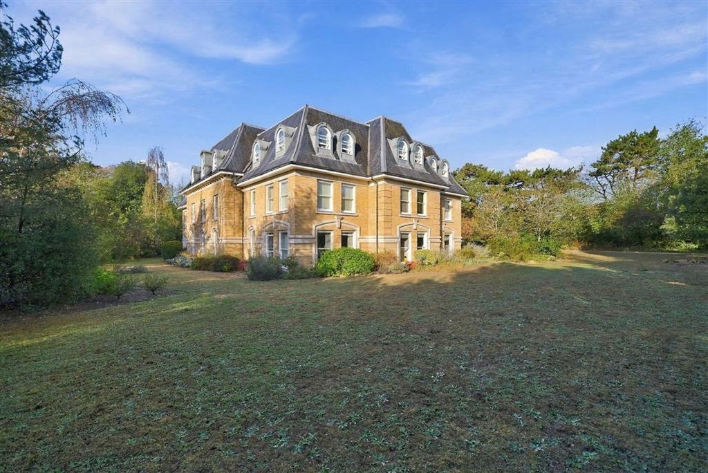Property photo 1 of 6