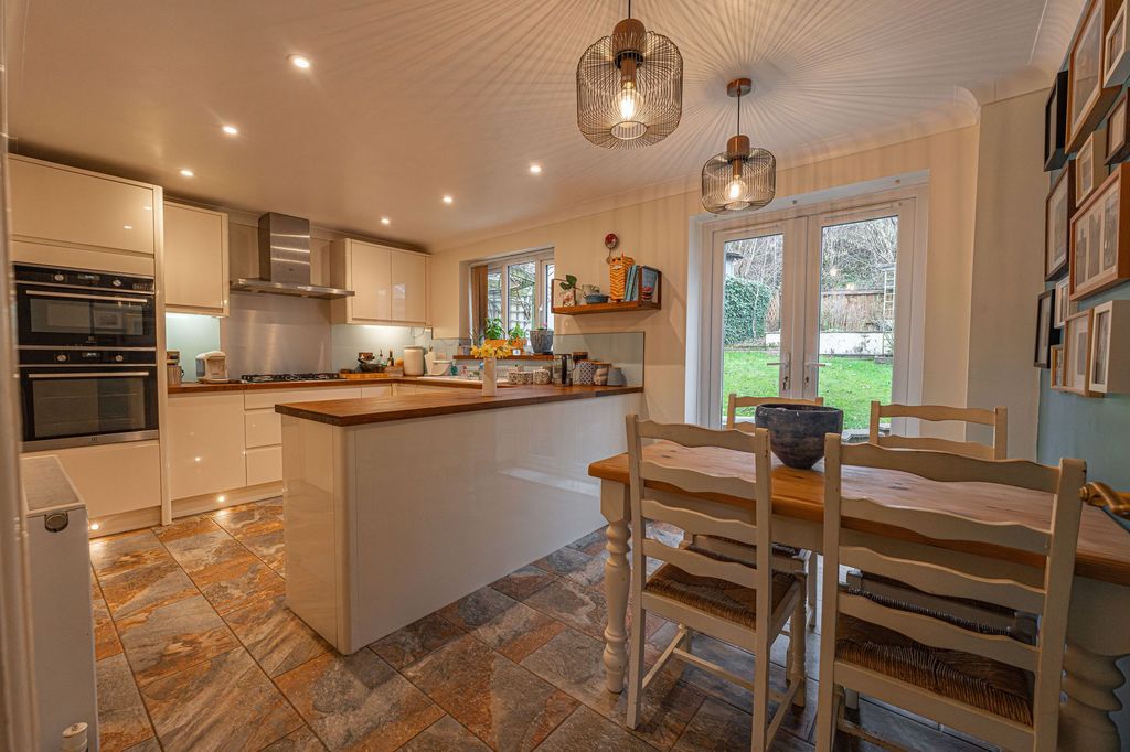 Property photo 2 of 47