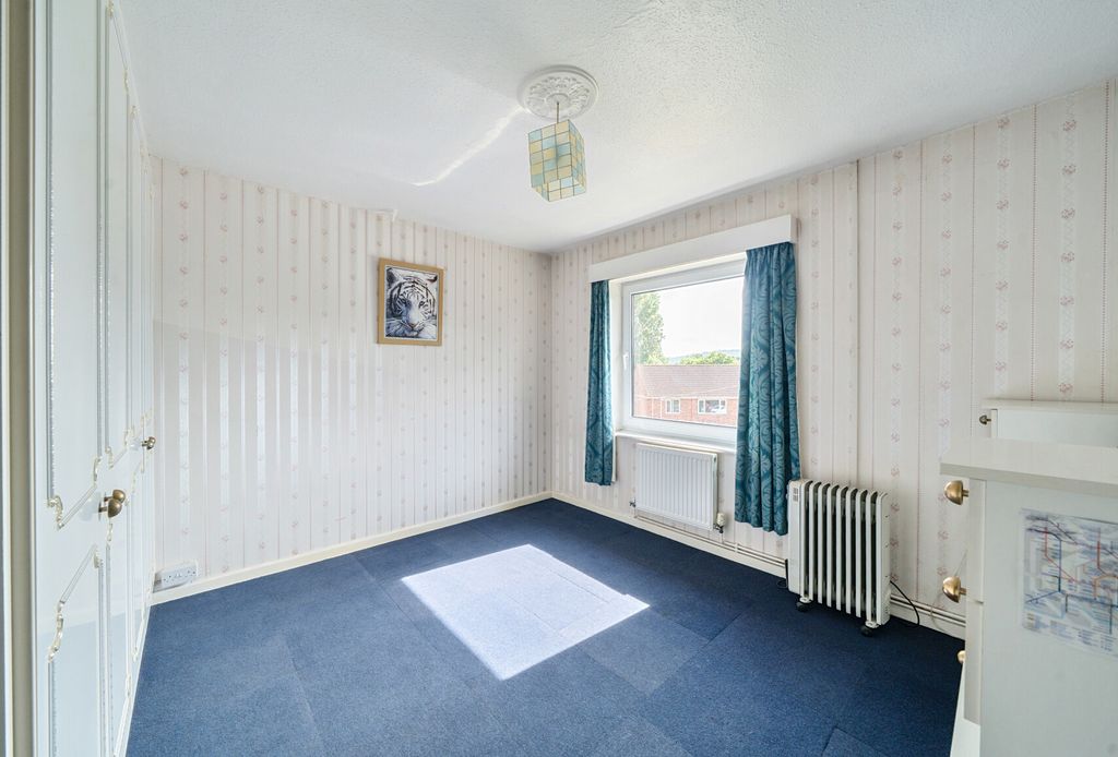 Property photo 2 of 9 1299693-18-683825...