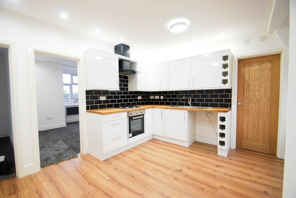 Property photo 3 of 6 Photo 2