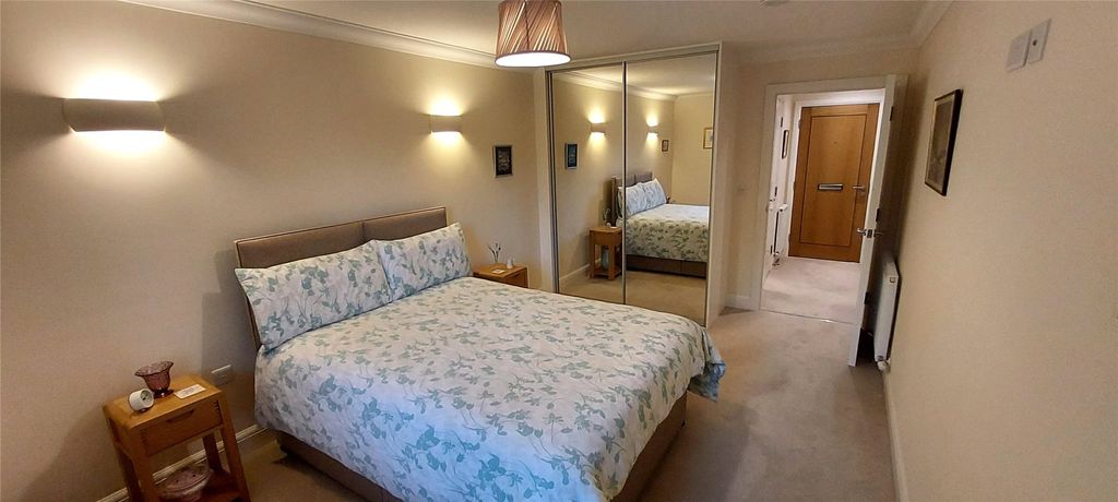 Property photo 1 of 8 Bedroom