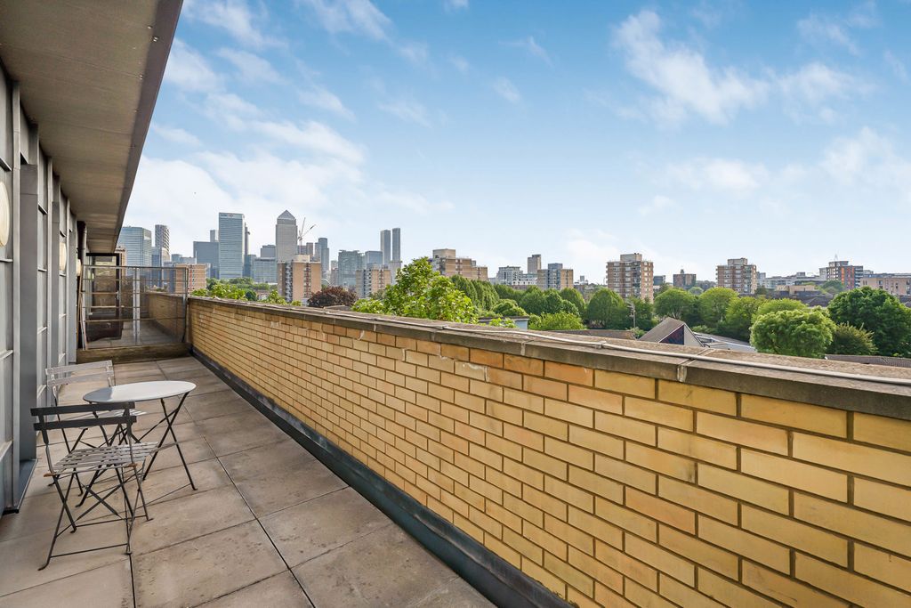 Property photo 1 of 25 Balcony