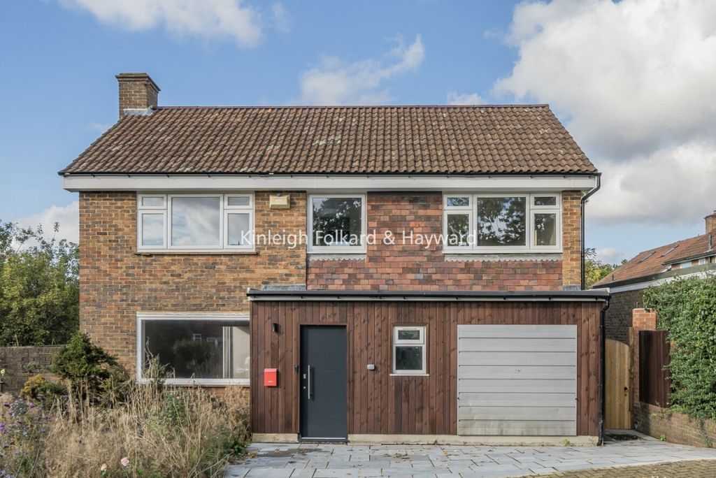 Property photo 1 of 12 2375F68A-0A42-4Fc6-8