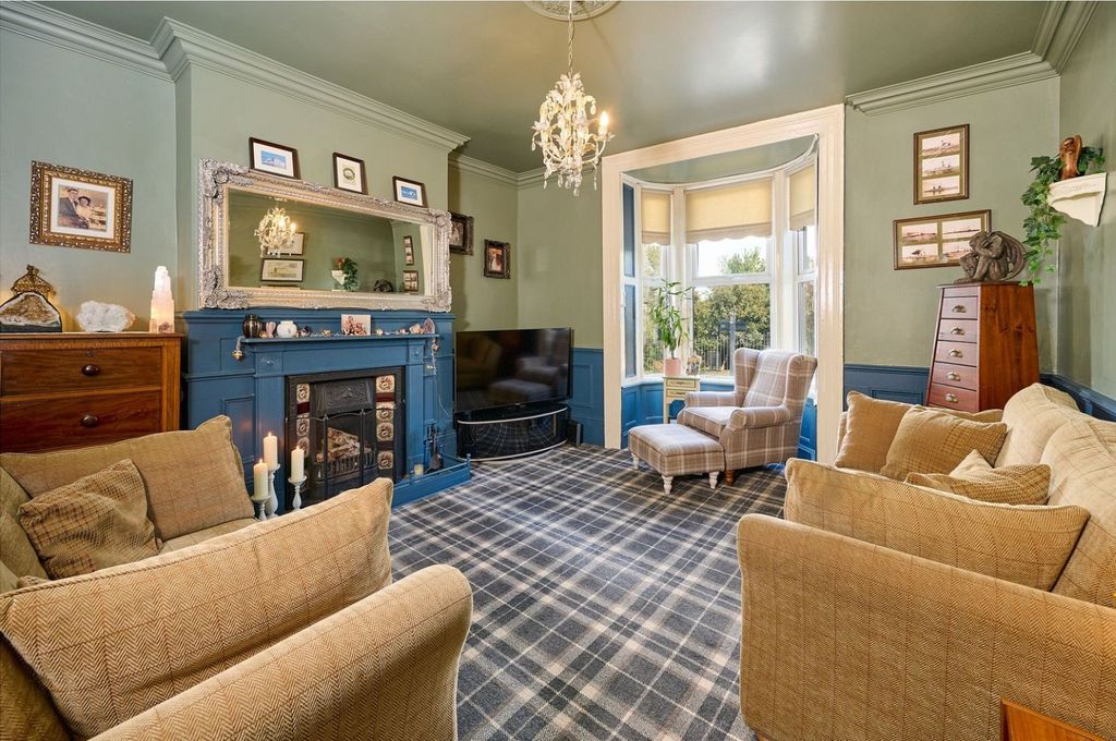 Property photo 1 of 63 4420570