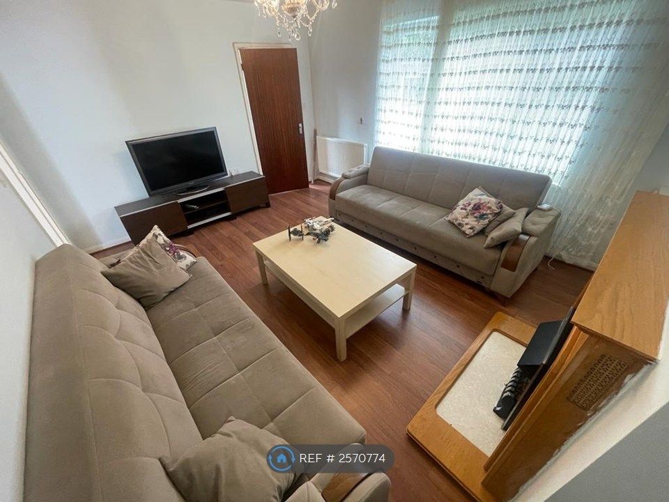 Property photo 2 of 9