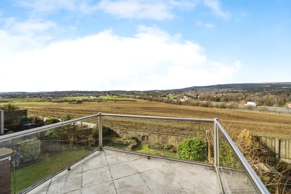 Property photo 1 of 17 Balcony