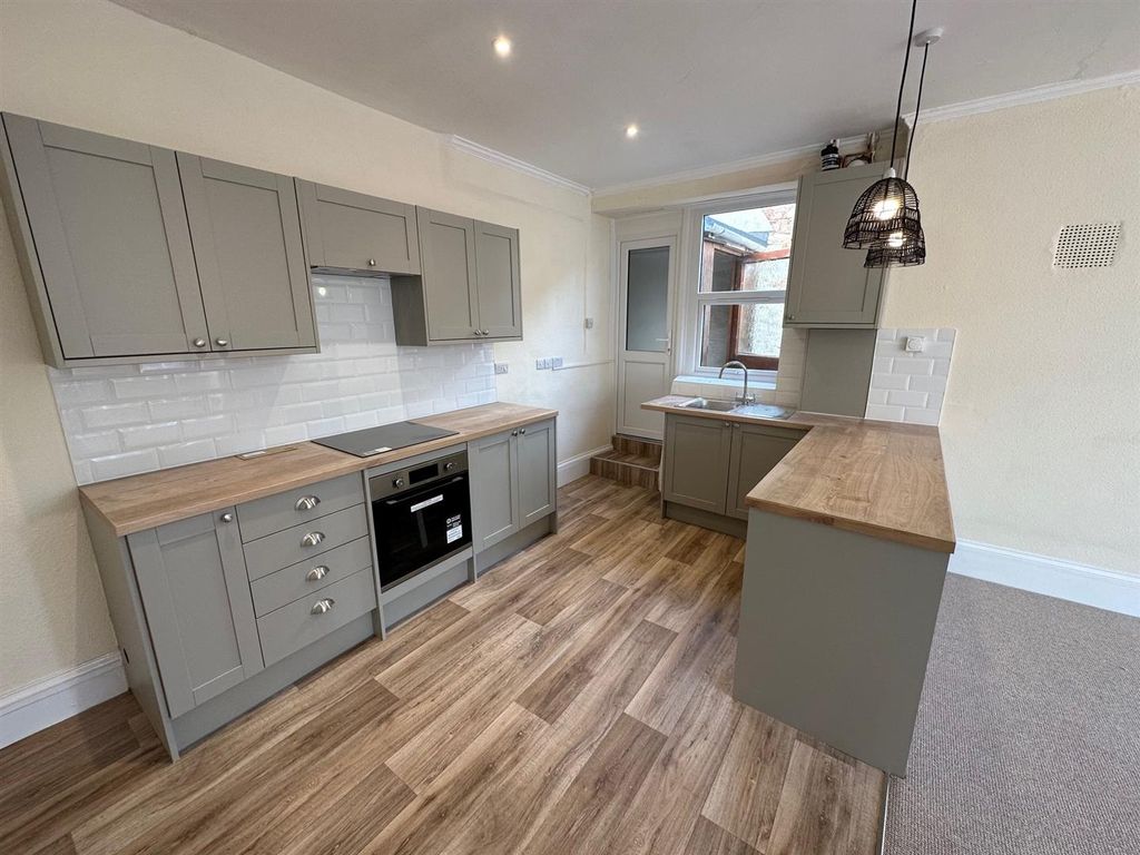 Property photo 1 of 17 Kitchen