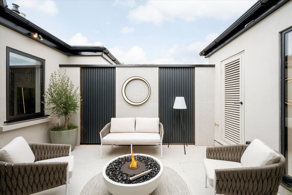 Property photo 3 of 18 Image