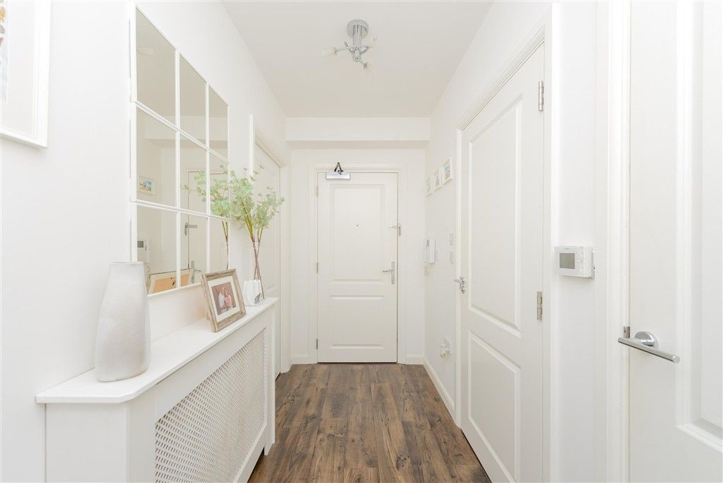 Property photo 2 of 8 Entrance Hall