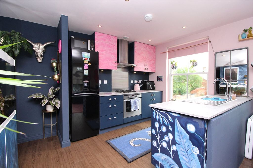 Property photo 2 of 16 Kitchen/ Lounge