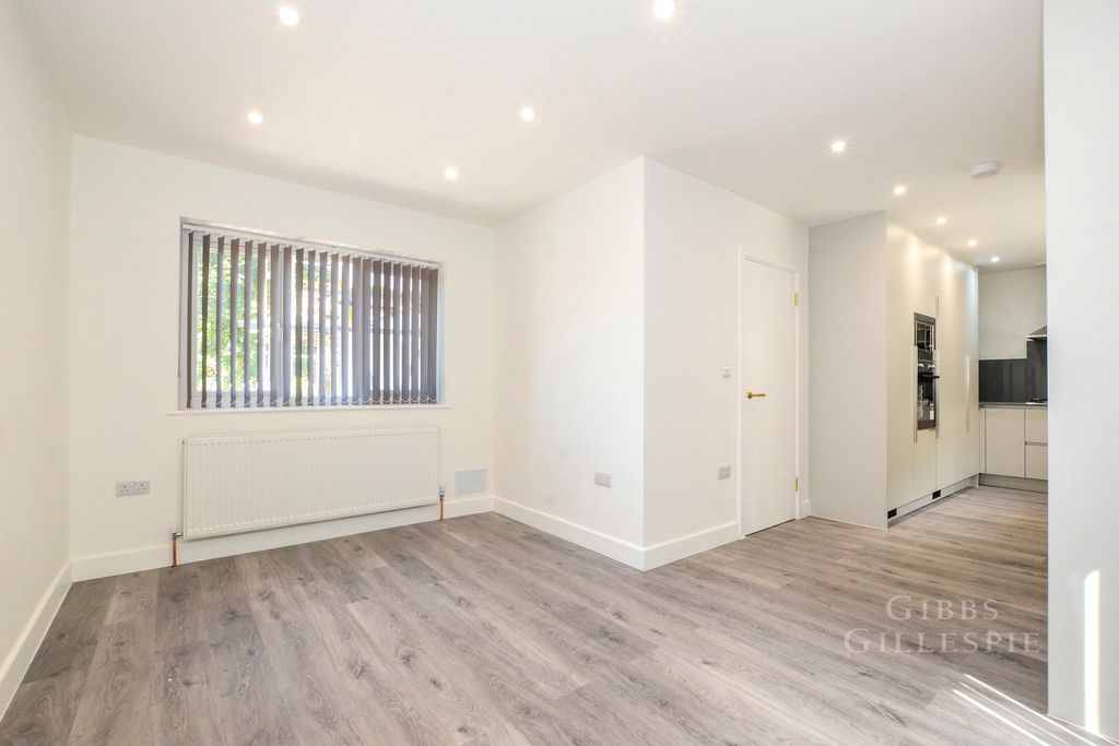 Property photo 3 of 10 Pbox-Img.Jpg