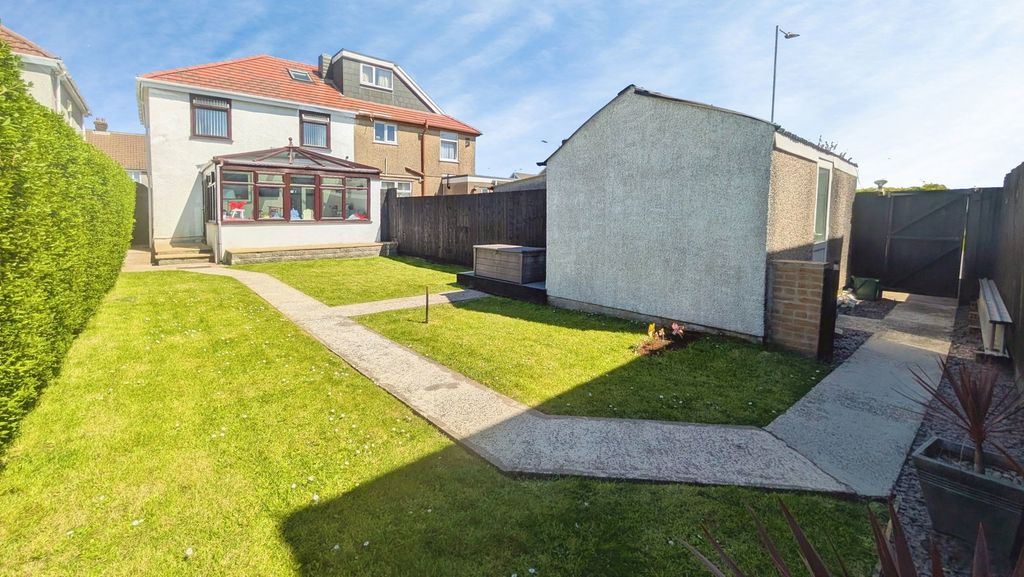 Property photo 3 of 21