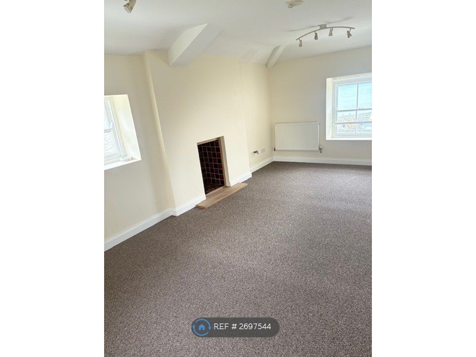 Property photo 3 of 14 Lounge