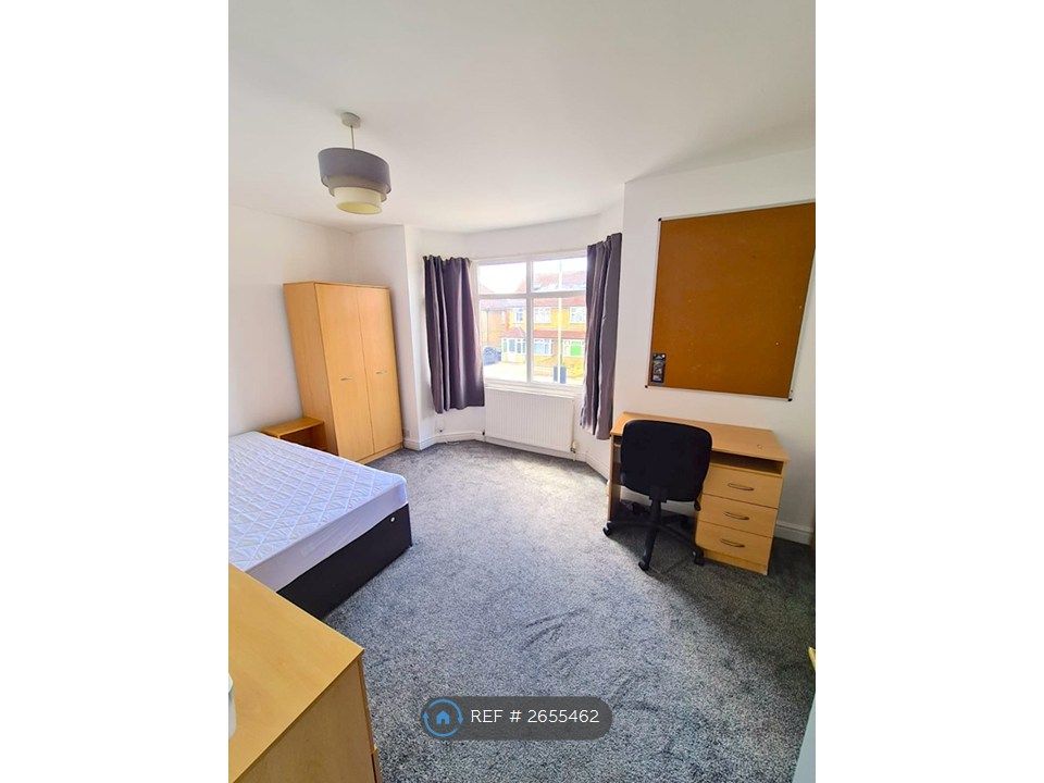 Property photo 1 of 15 Master Bedroom