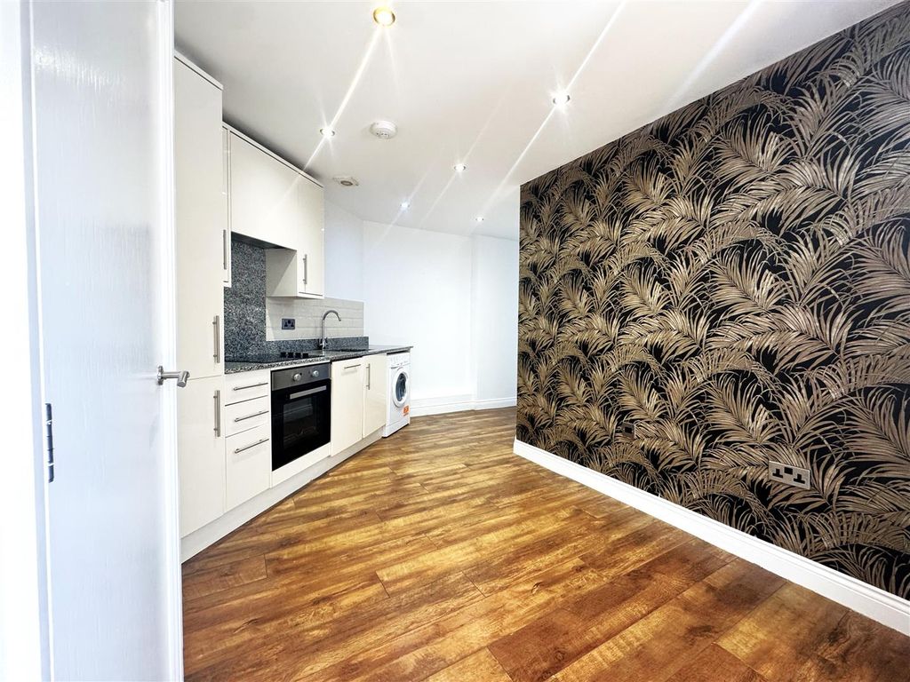 Property photo 1 of 10 Kitchen .Jpg