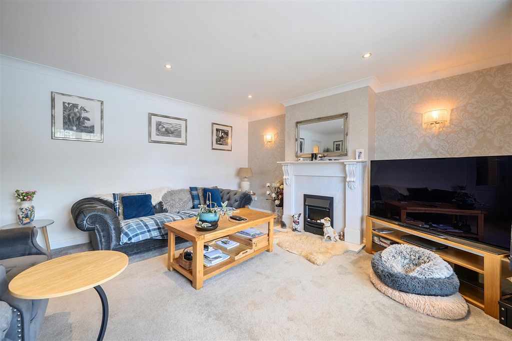 Property photo 3 of 11 Sitting Room