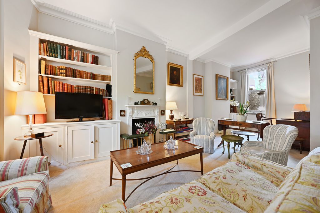 Property photo 2 of 12