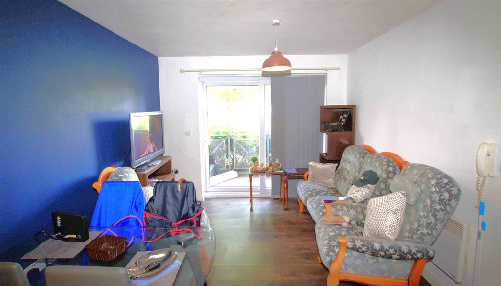 Property photo 3 of 7 Lounge
