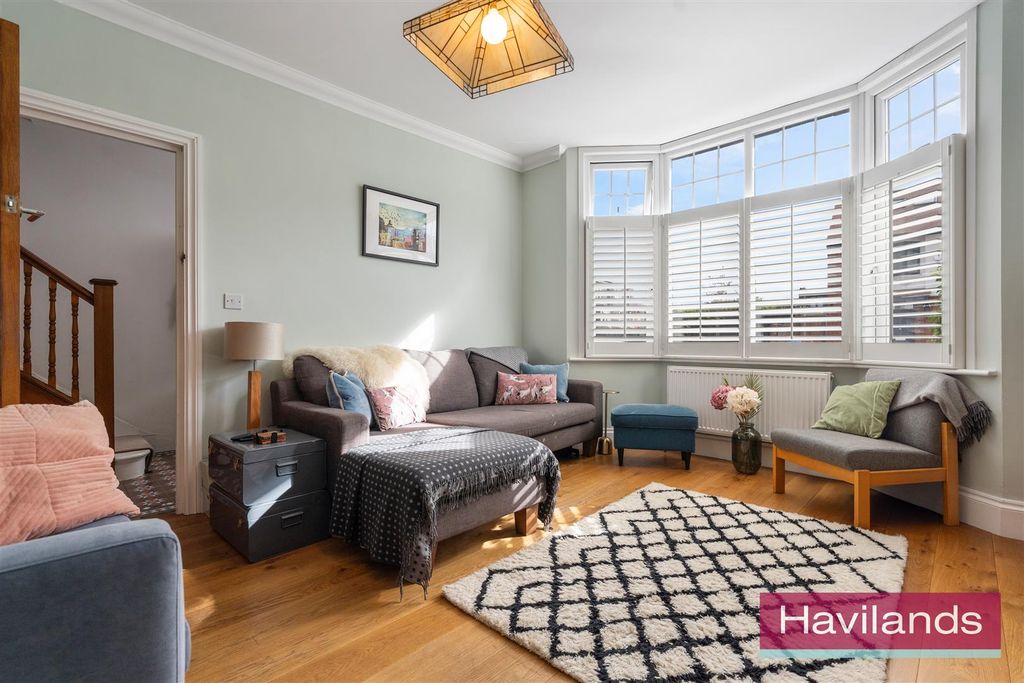 Property photo 3 of 22 Oaktree Avenue-18.Jpg
