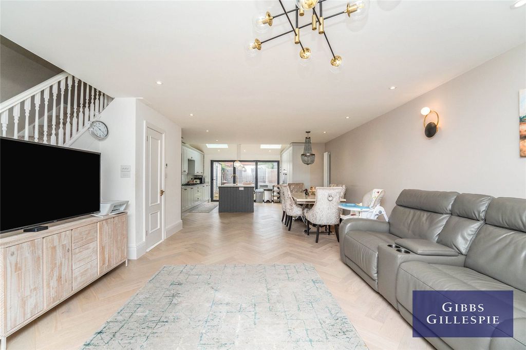 Property photo 2 of 13 Picture No. 11