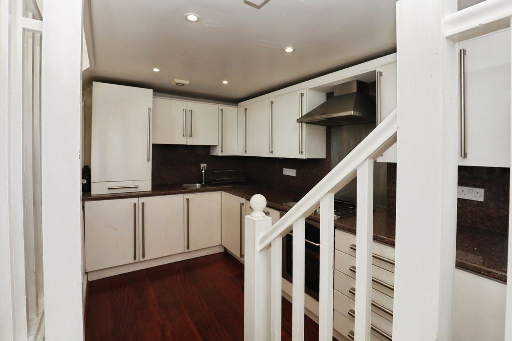 Property photo 3 of 16 Kitchen