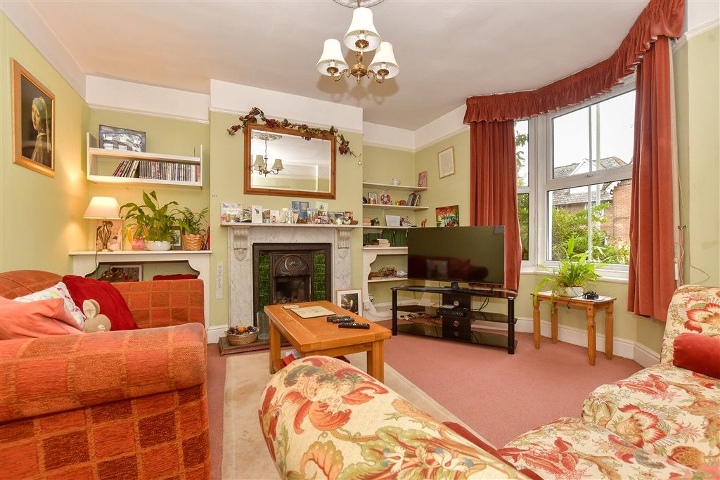 Property photo 3 of 13 Lounge