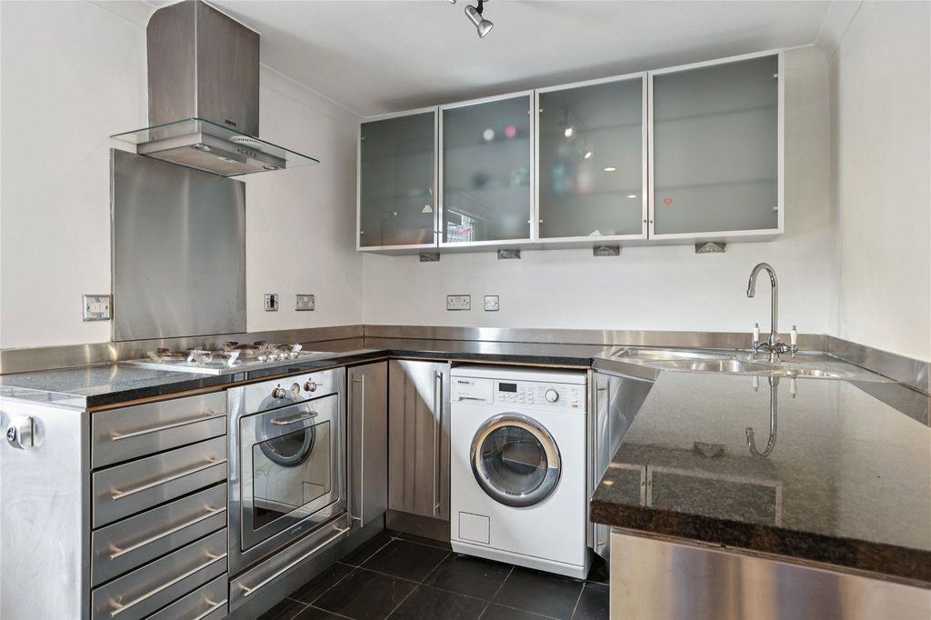 Property photo 3 of 14 Kitchen
