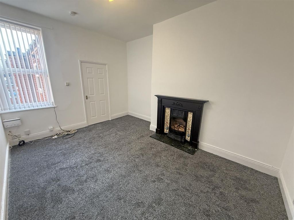 Property photo 2 of 9 Living Room.Jpg