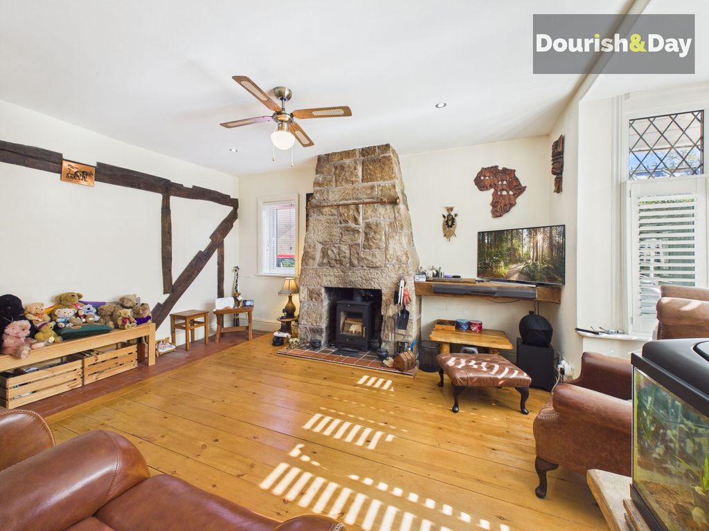 Property photo 3 of 32