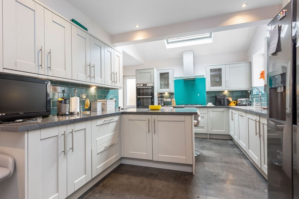 Property photo 3 of 23