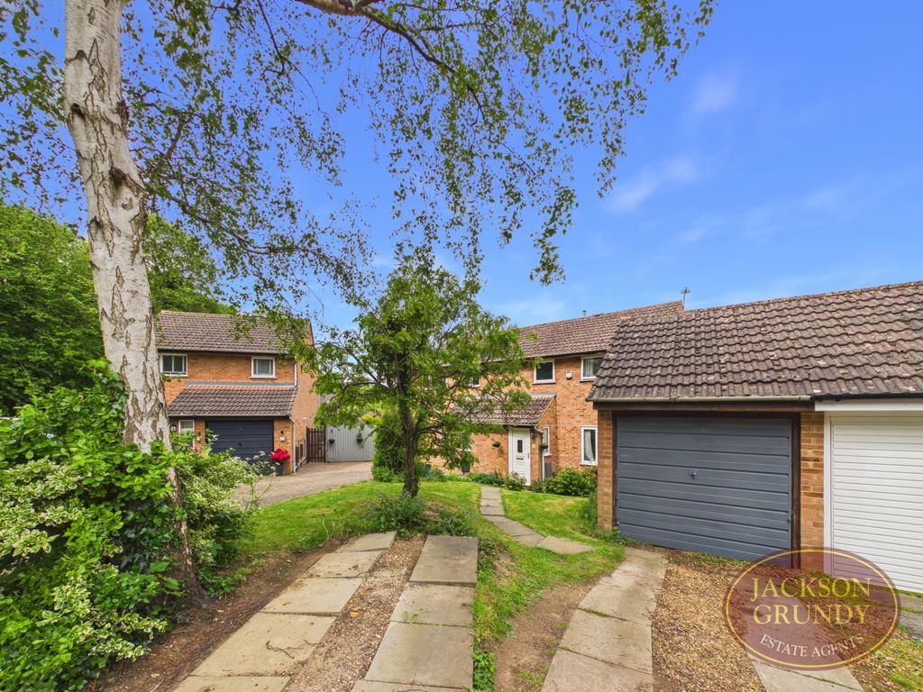 Property photo 2 of 18 Goldenash Court