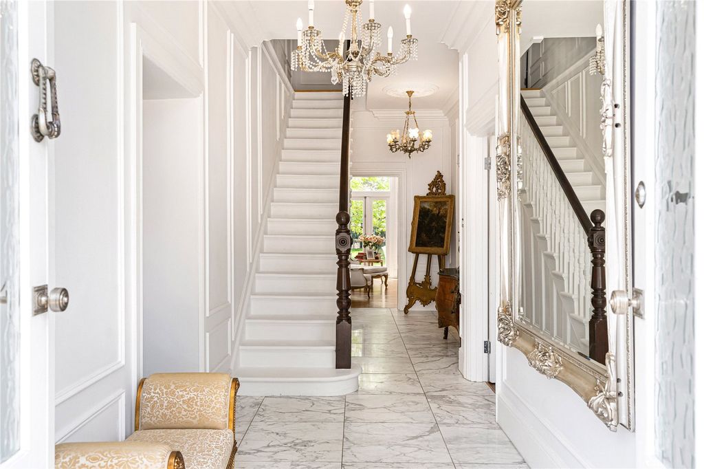 Property photo 3 of 19 Hallway