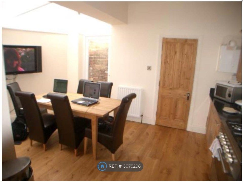 Property photo 2 of 7 Big Breakfast Kitchen With 55 Smart