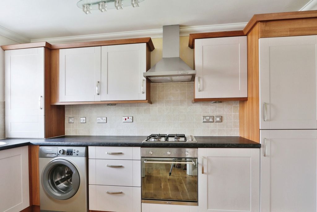 Property photo 2 of 13 5056813