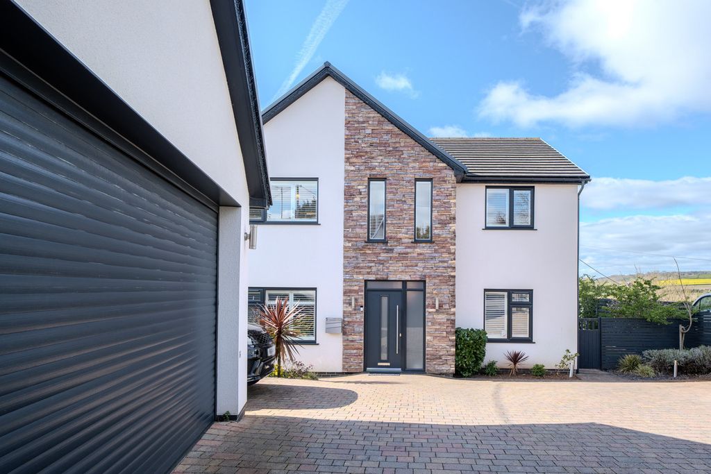 Property photo 2 of 42