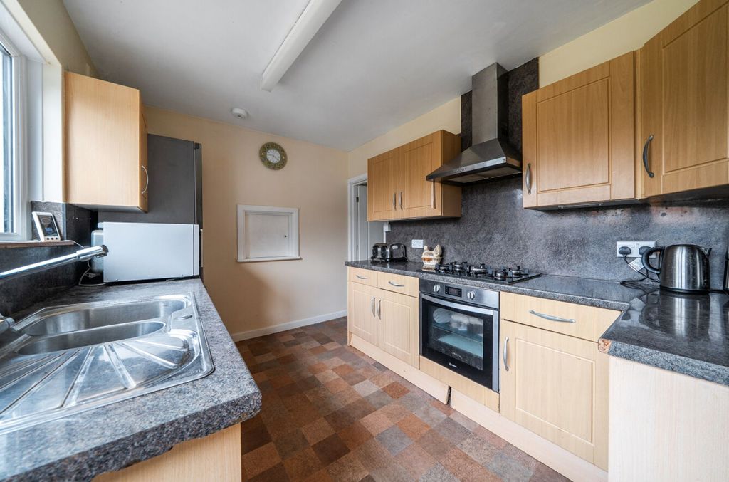 Property photo 2 of 20