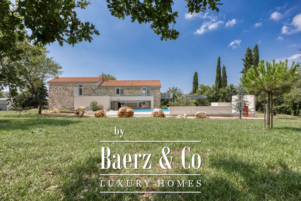 Property photo 2 of 33