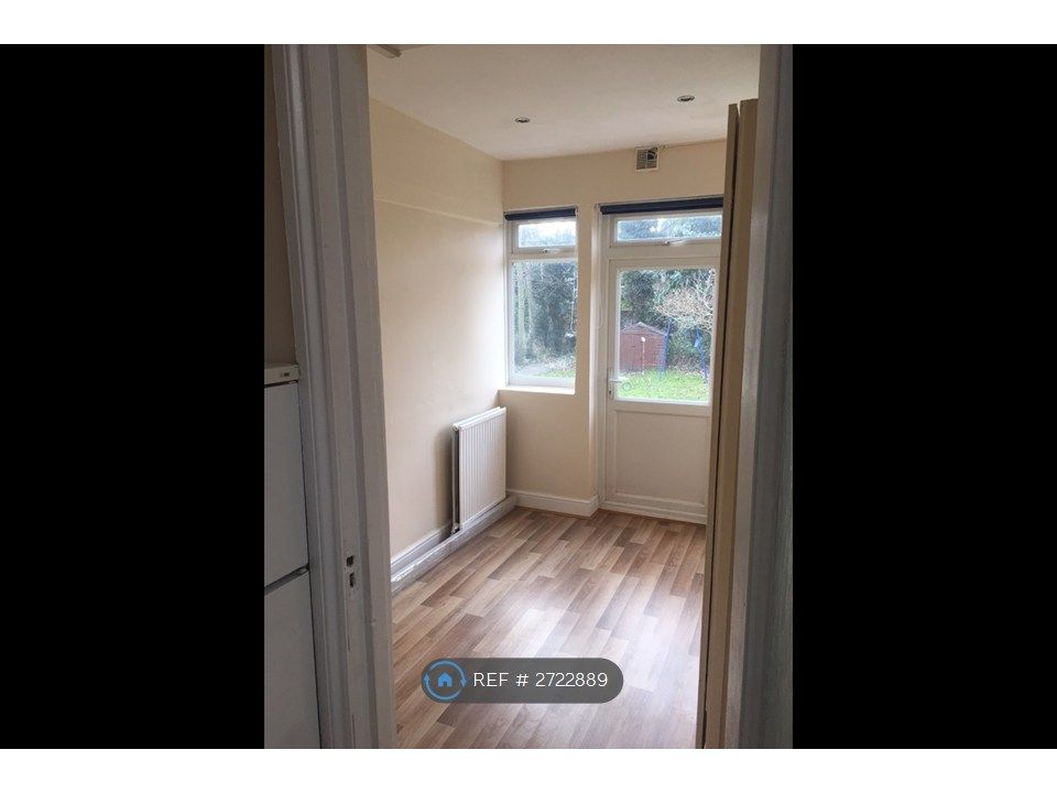 Property photo 2 of 6 Single Bedroom