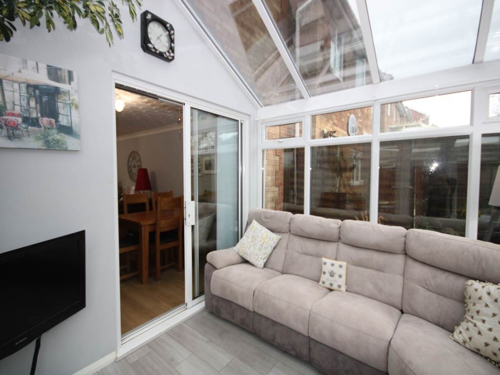 Property photo 3 of 20 Conservatory 2