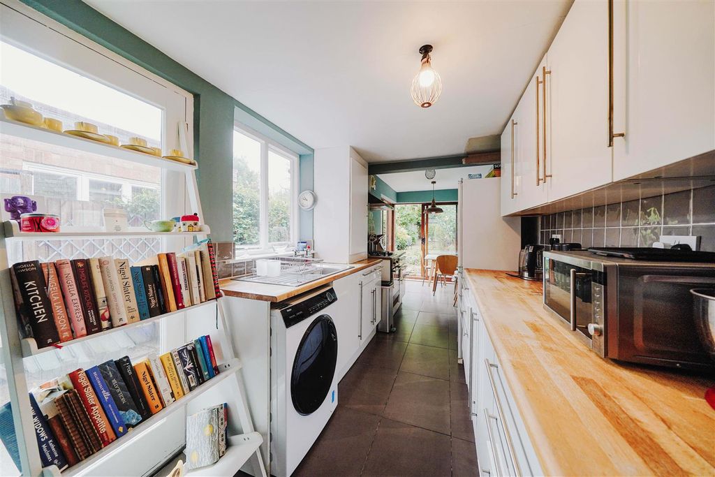 Property photo 3 of 22 Breakfast Kitchen