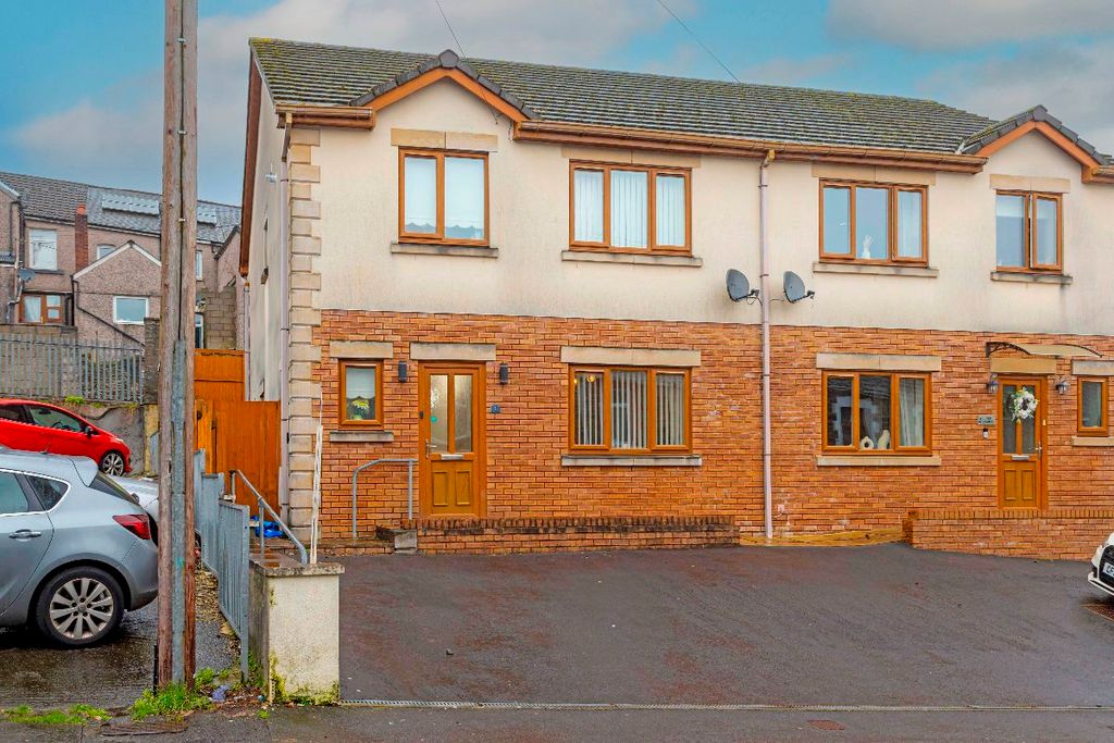 Property photo 3 of 32