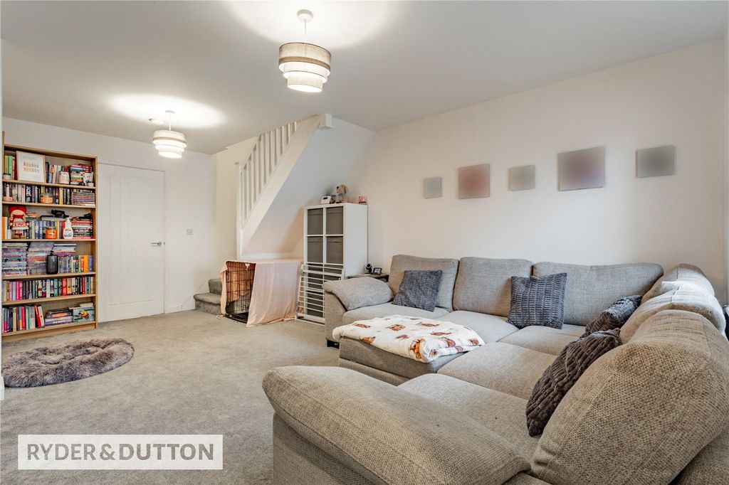 Property photo 2 of 17 Lounge