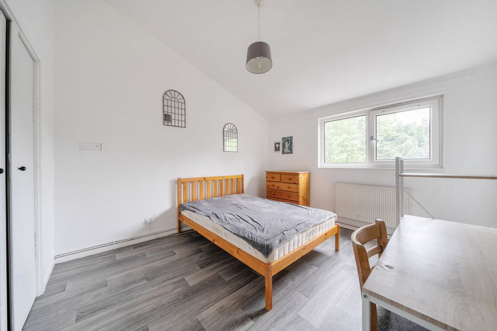 Property photo 3 of 12 116 Ashbrook 8