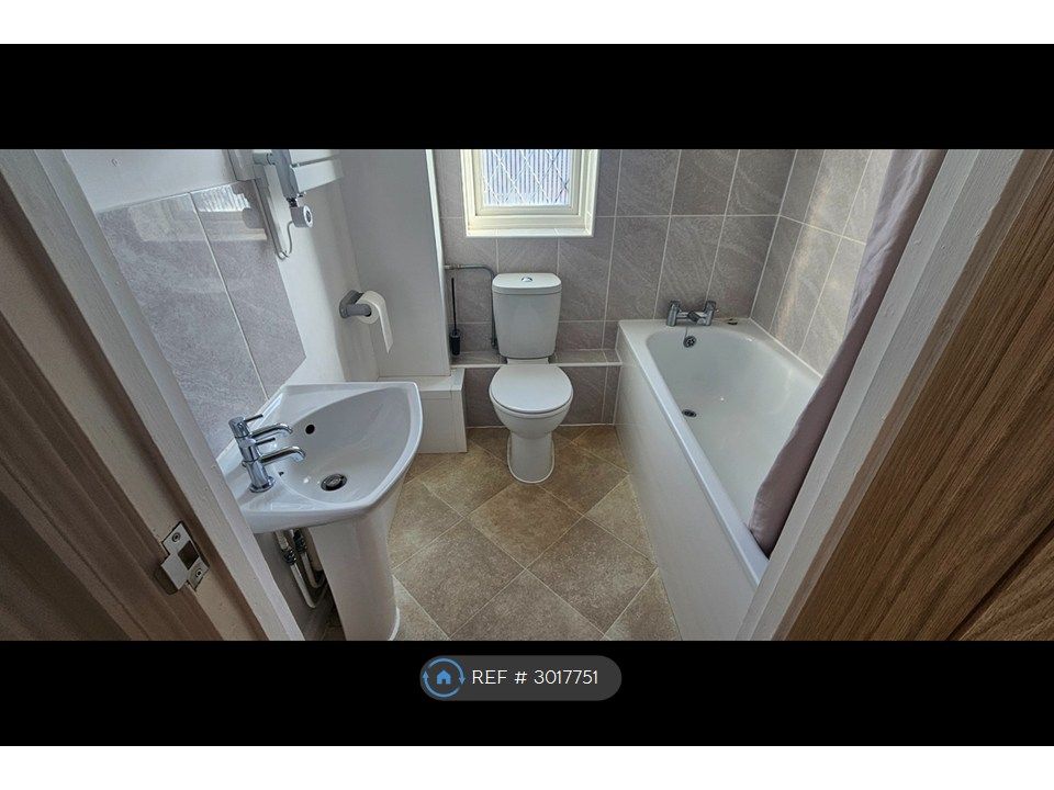 Property photo 2 of 14 Bathroom