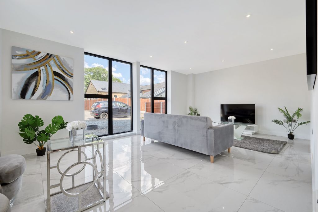 Property photo 3 of 39