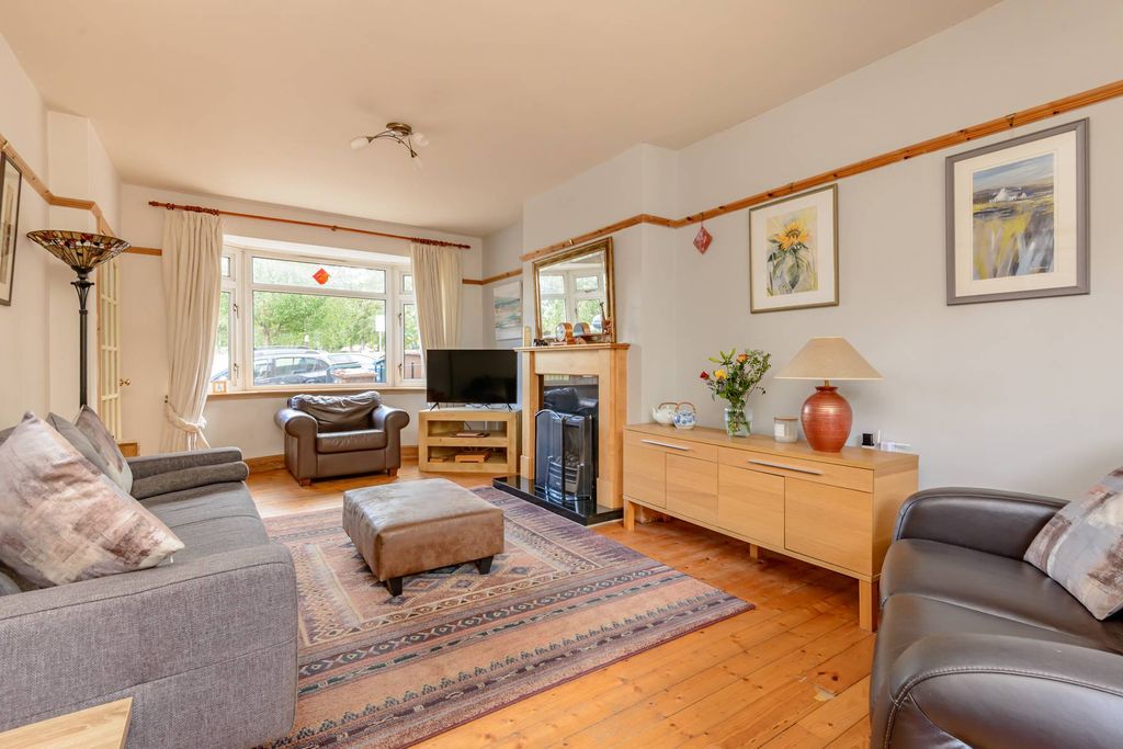 Property photo 2 of 34