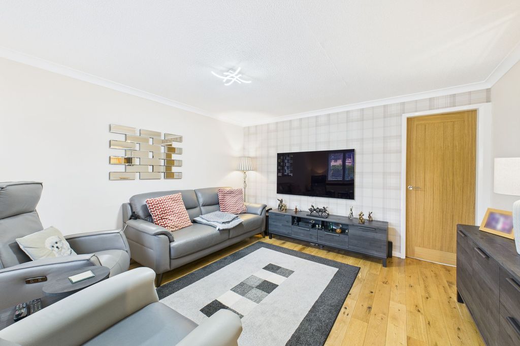 Property photo 2 of 19 Lounge Angle 1