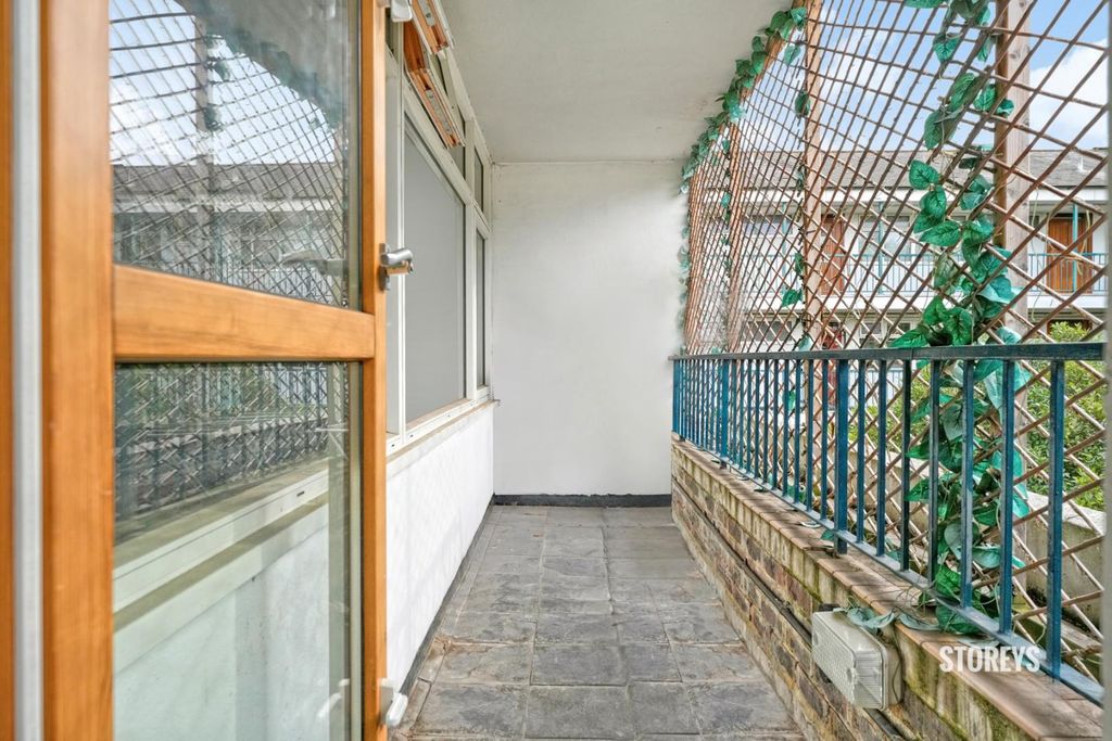 Property photo 2 of 28